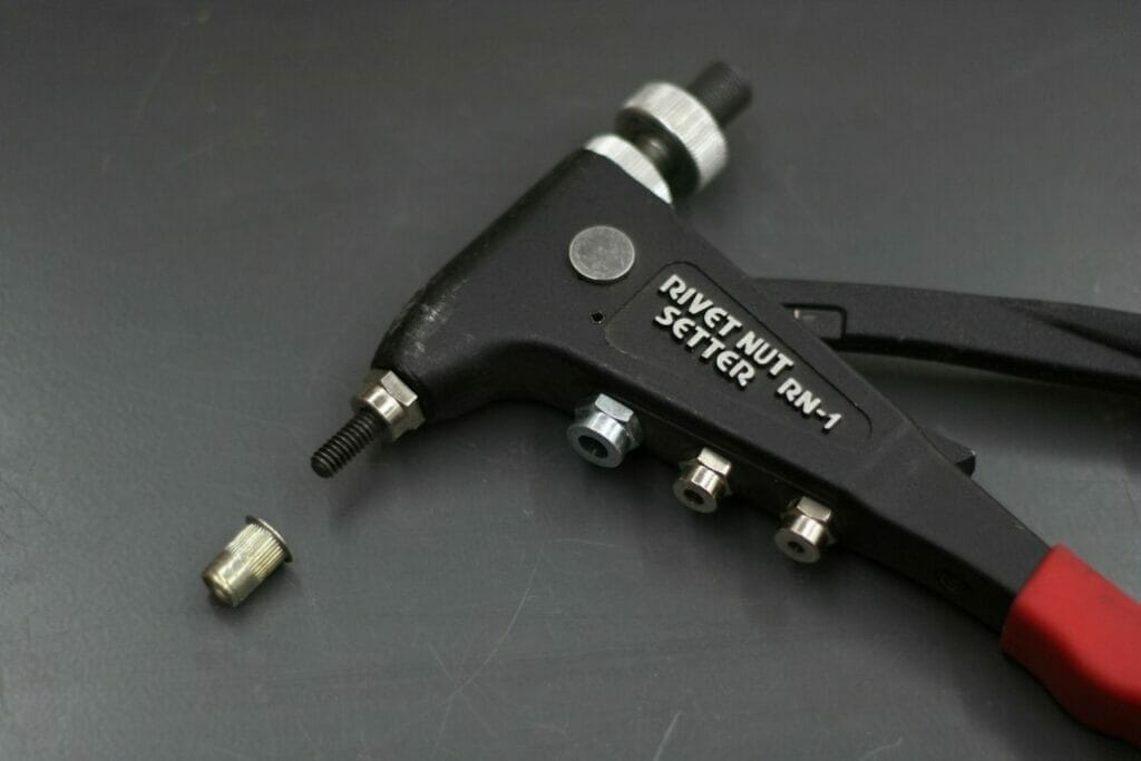 Rivet tool for threaded inserts